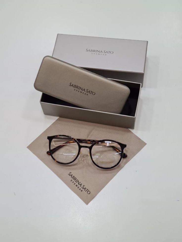 Eyeglasses